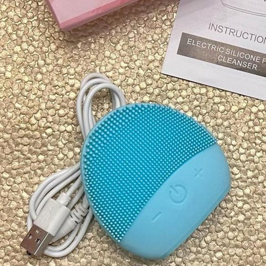 ⭐⭐⭐⭐⭐ 4.8/5 (986 reviews)
GlowCleanse™ Facial Brush